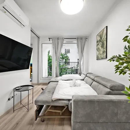 Apartment Stylish Flat - Balcony & Private Parking Bratislava