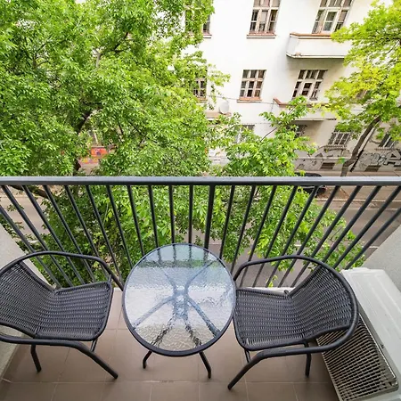 Stylish Flat - Balcony & Private Parking شقة براتسيلافا