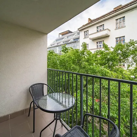 شقة Stylish Flat - Balcony & Private Parking *