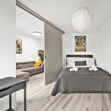 Stylish Flat - Balcony & Private Parking Bratislava