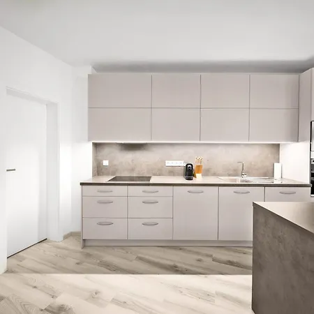 شقة Stylish Flat - Balcony & Private Parking *