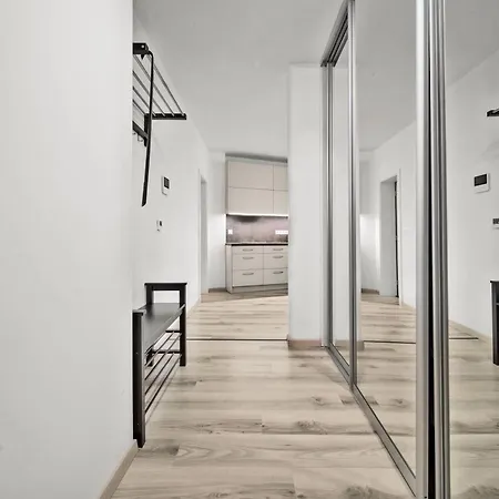 Apartment Stylish Flat - Balcony & Private Parking
