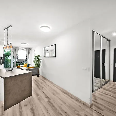 Stylish Flat - Balcony & Private Parking Bratislava